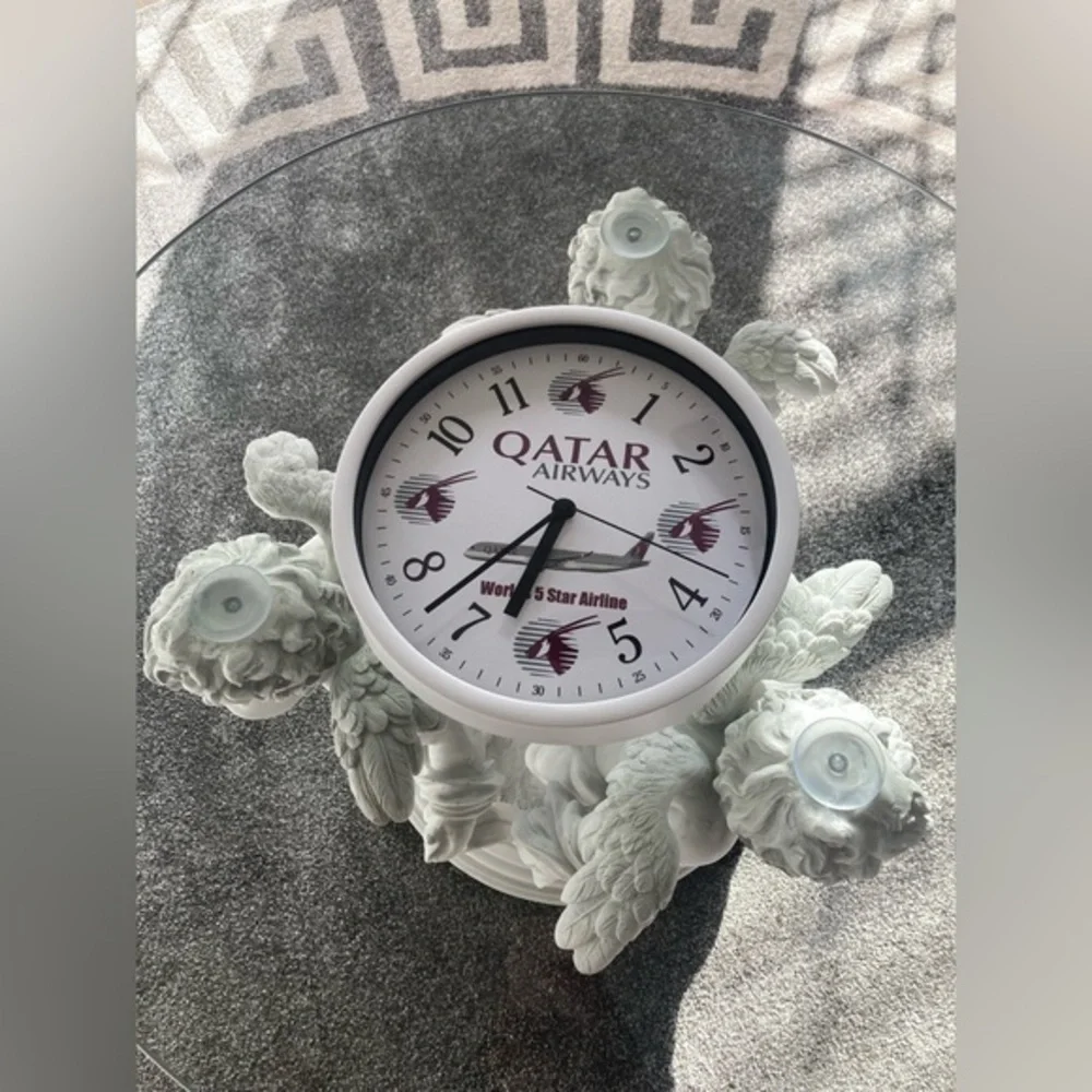 πΆπ¦ Qatar Airways custom made Wall Clock π Like New! - Picture 1 of 9